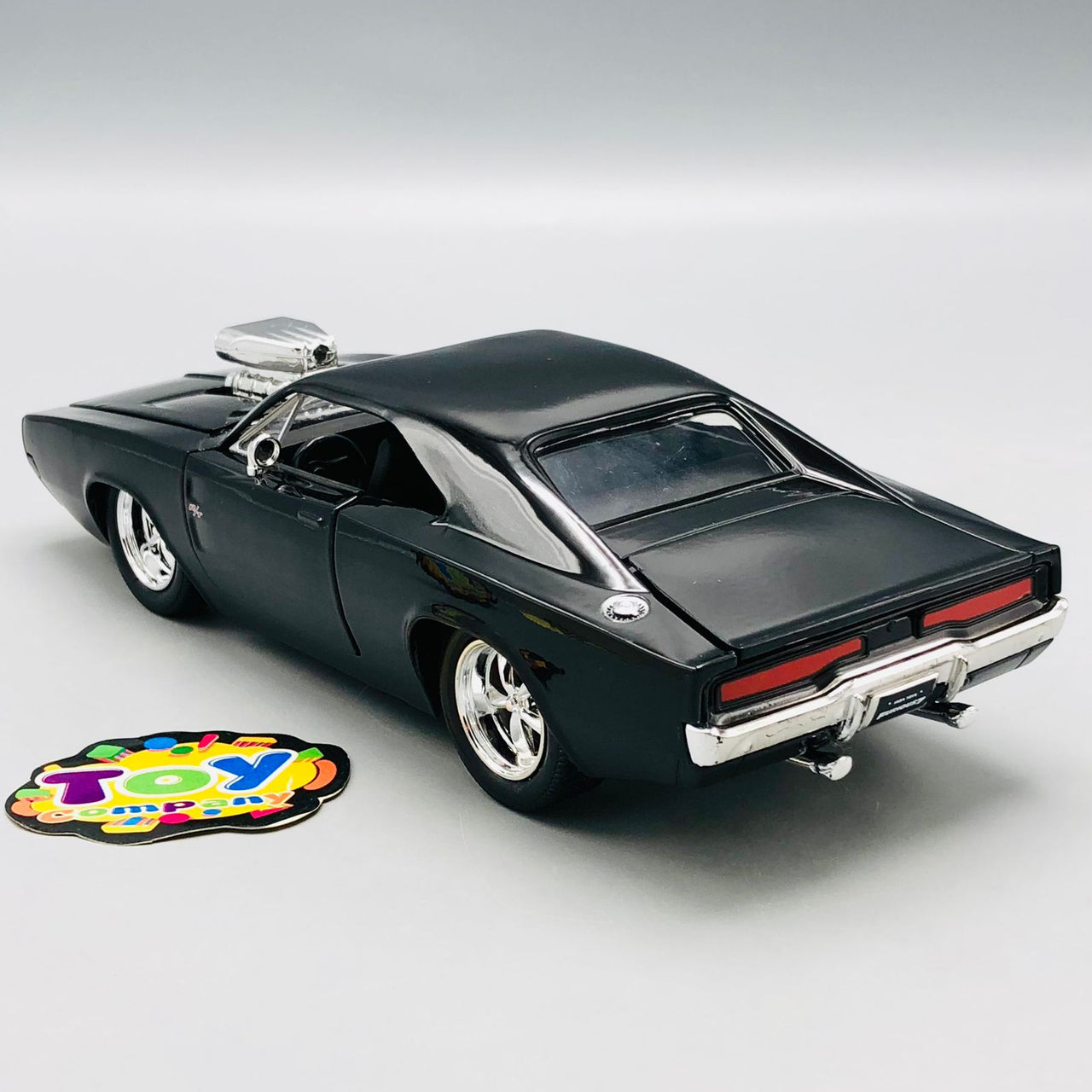 Jada 1:24 Diecast Fast & Furious Dom's Dodge Charger R/T Model