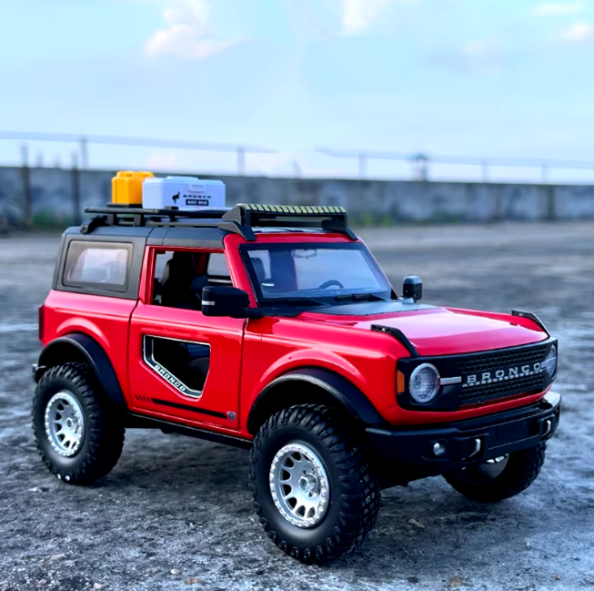 1:32 Diecast Ford Bronco Lima Model With Miniature