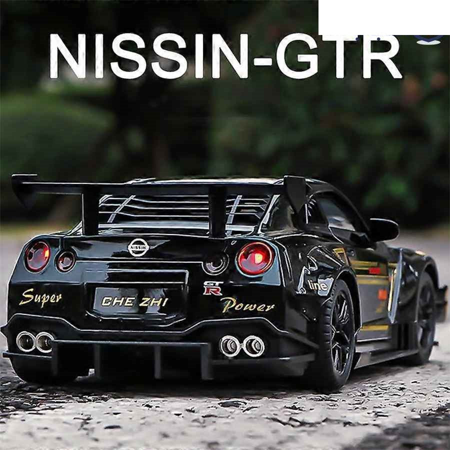 1:24 Diecast Nissan GTR R35 Model With Smoke