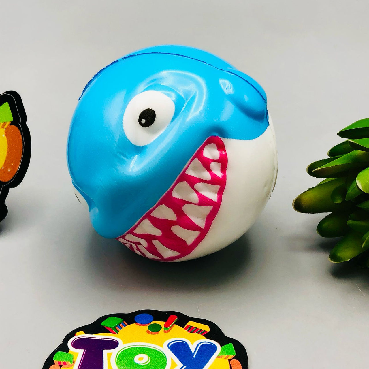 1Pc Shark Shape Bouncing Ball