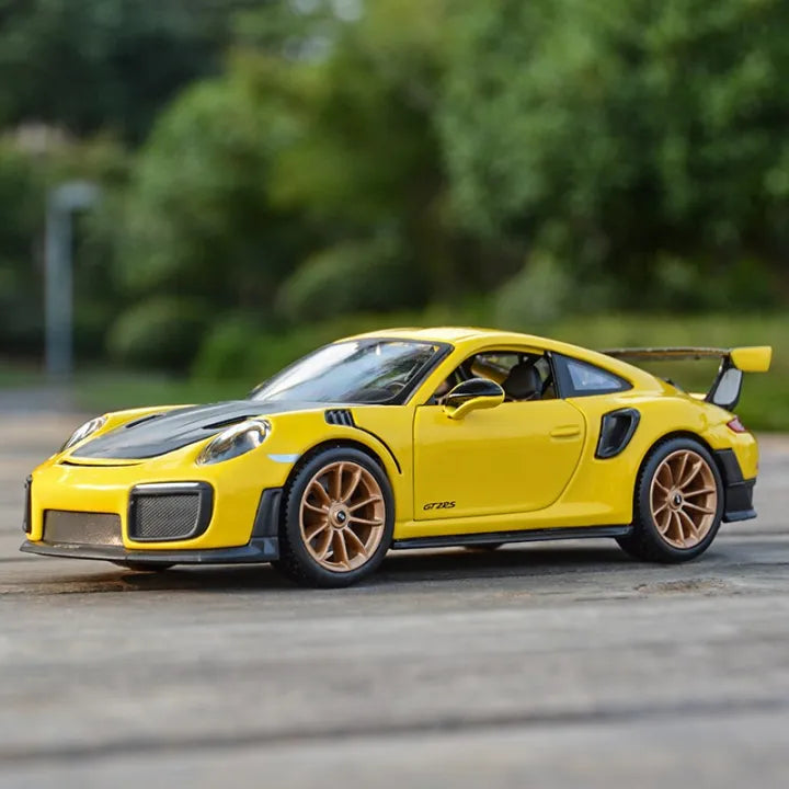 Maisto 1:24 Porsche 911 GT2 RS