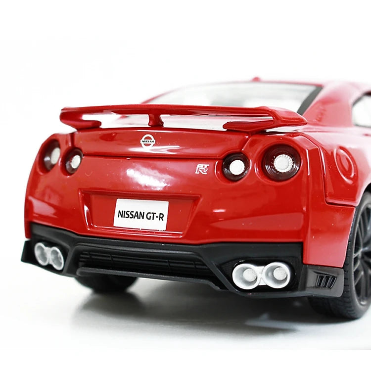 Bburago 1:24 Diecast Nissan GT-R 2017 - Red