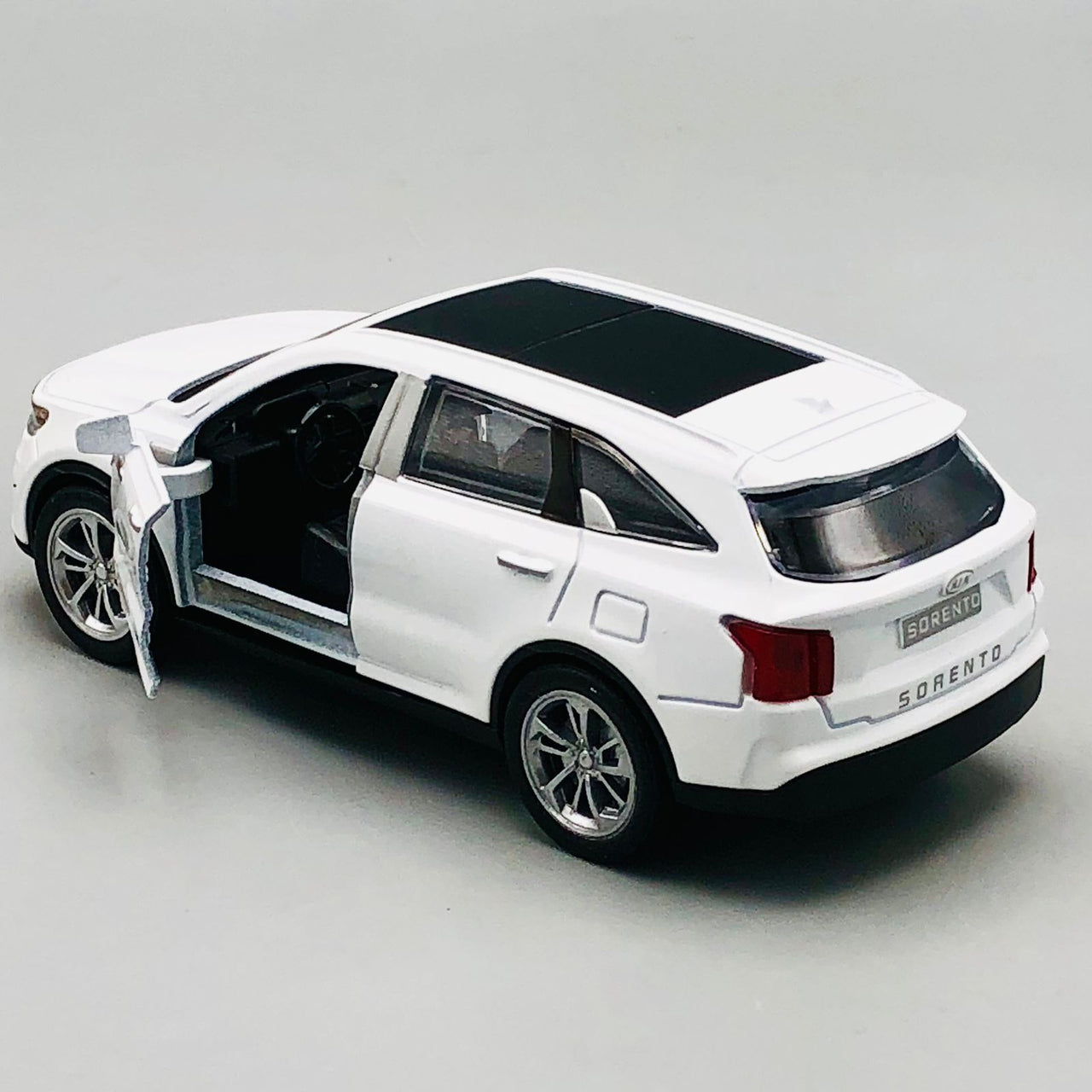 1:32 Diecast KIA Sorento Model Car