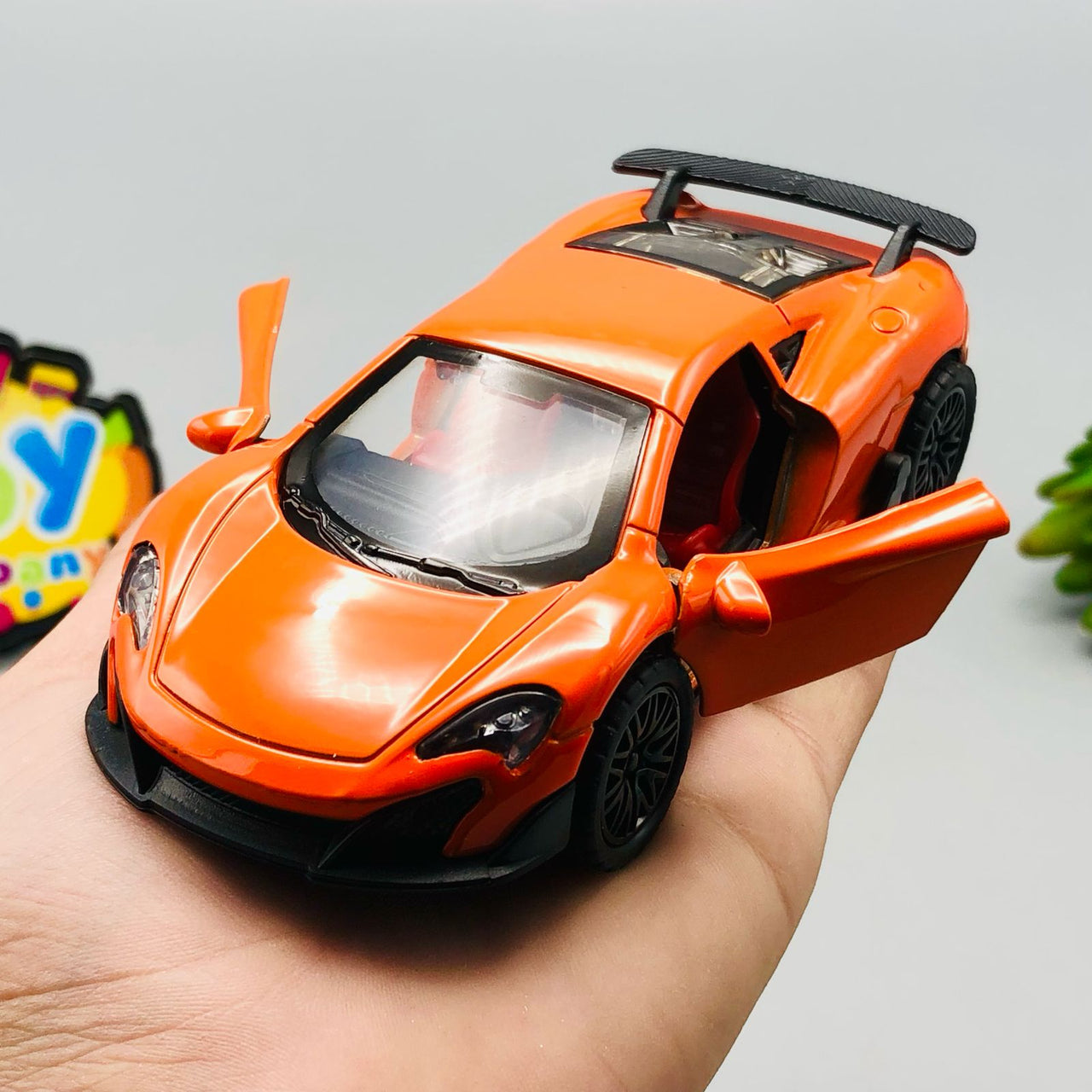 1:36 Diecast Mini Pullback McLaren 675LT Model Car