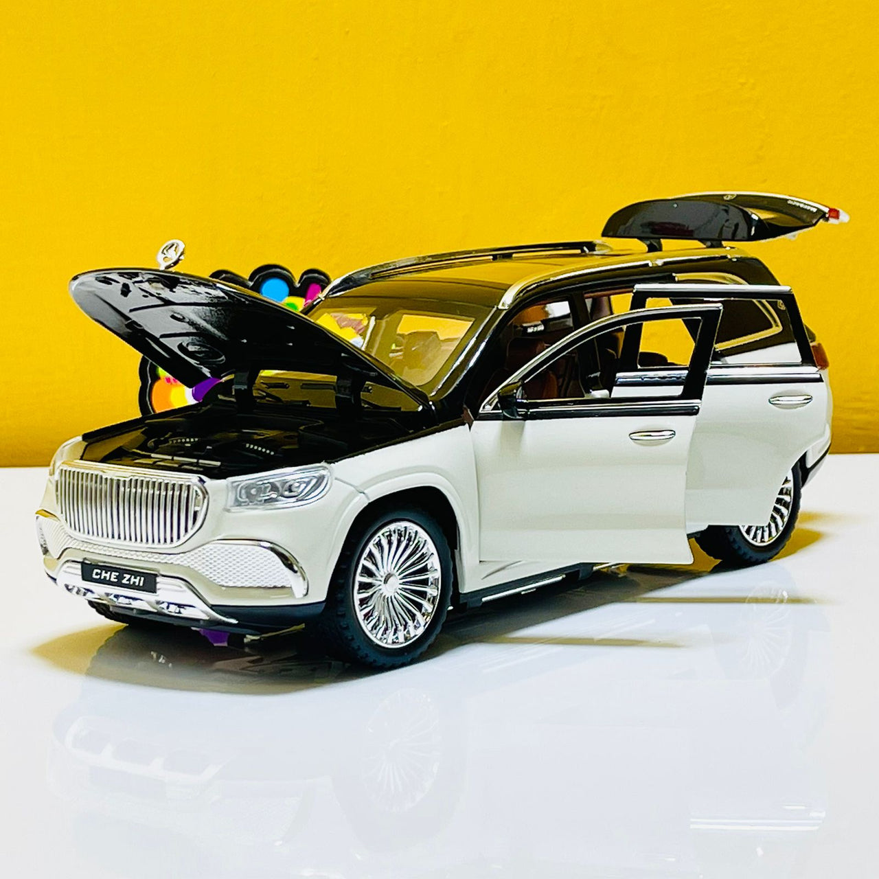 1:24 Diecast Mercedes Benz Maybach GLS600